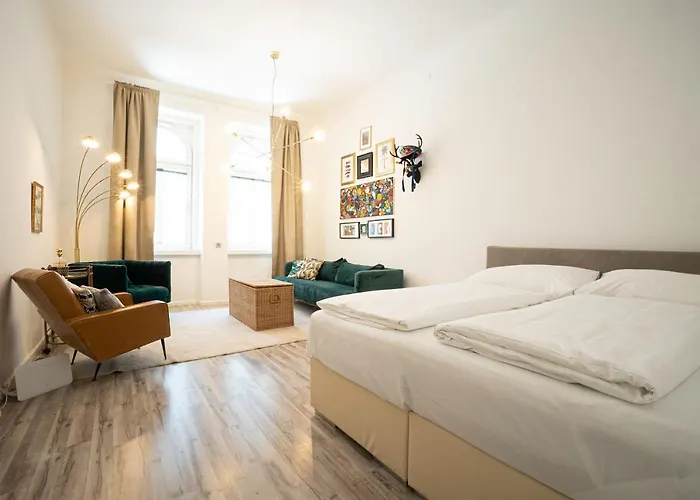 2-room On The First Floor With Designer Renovation. Exit To The Courtyard. 15 Minutes To Schloss Schoenbrunn *