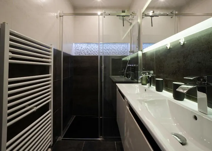 Apartamento 2-room On The First Floor With Designer Renovation. Exit To The Courtyard. 15 Minutes To Schloss Schoenbrunn