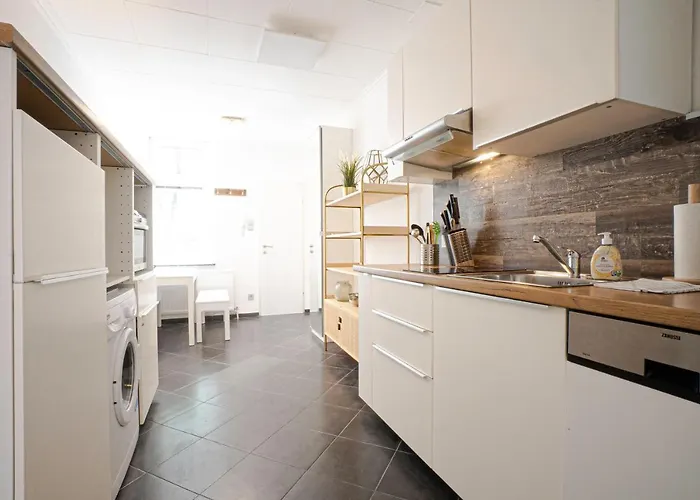 2-room On The First Floor With Designer Renovation. Exit To The Courtyard. 15 Minutes To Schloss Schoenbrunn Apartamento