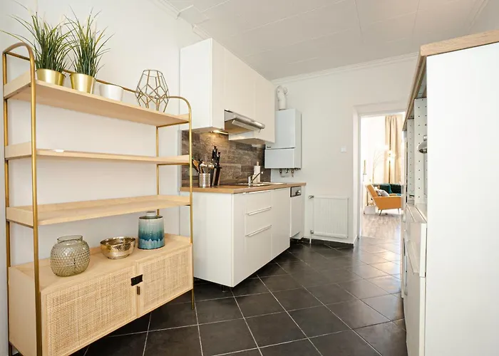 2-room On The First Floor With Designer Renovation. Exit To The Courtyard. 15 Minutes To Schloss Schoenbrunn Apartamento