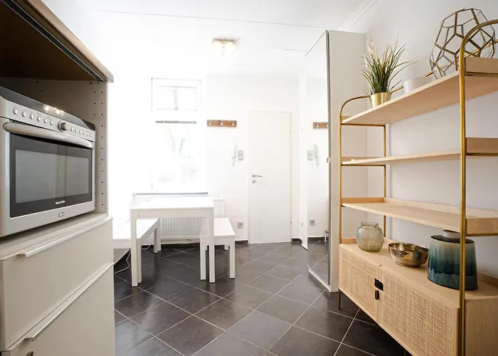 Apartamento 2-room On The First Floor With Designer Renovation. Exit To The Courtyard. 15 Minutes To Schloss Schoenbrunn *