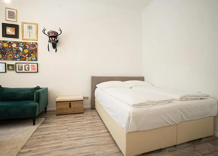 Apartamento 2-room On The First Floor With Designer Renovation. Exit To The Courtyard. 15 Minutes To Schloss Schoenbrunn *