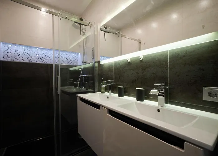2-room On The First Floor With Designer Renovation. Exit To The Courtyard. 15 Minutes To Schloss Schoenbrunn * Viena