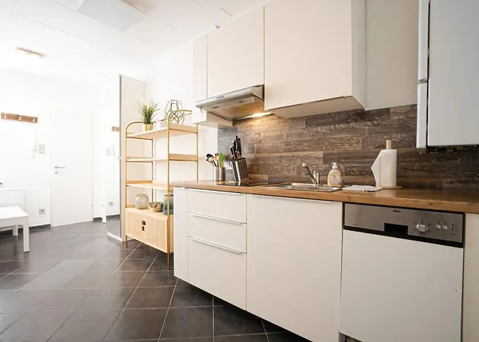 2-room On The First Floor With Designer Renovation. Exit To The Courtyard. 15 Minutes To Schloss Schoenbrunn Apartamento