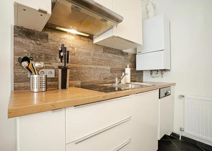 2-room On The First Floor With Designer Renovation. Exit To The Courtyard. 15 Minutes To Schloss Schoenbrunn Apartamento