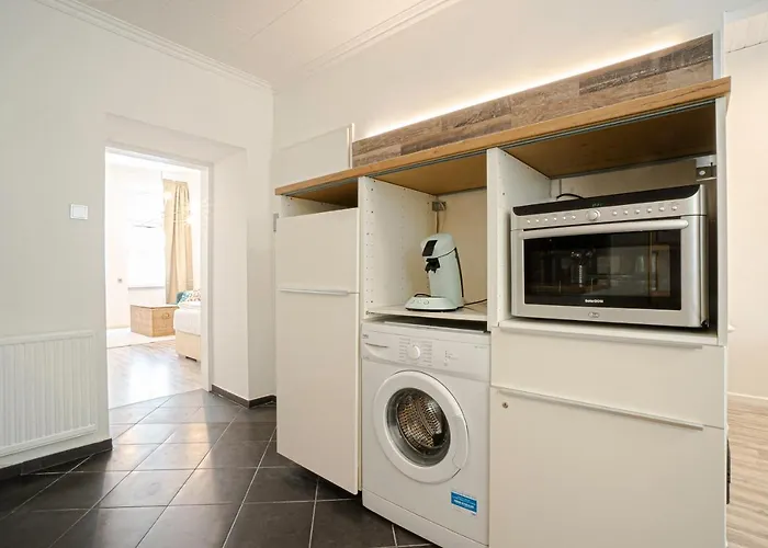 2-room On The First Floor With Designer Renovation. Exit To The Courtyard. 15 Minutes To Schloss Schoenbrunn Apartamento