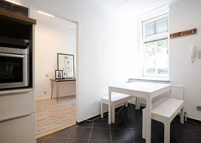 2-room On The First Floor With Designer Renovation. Exit To The Courtyard. 15 Minutes To Schloss Schoenbrunn *